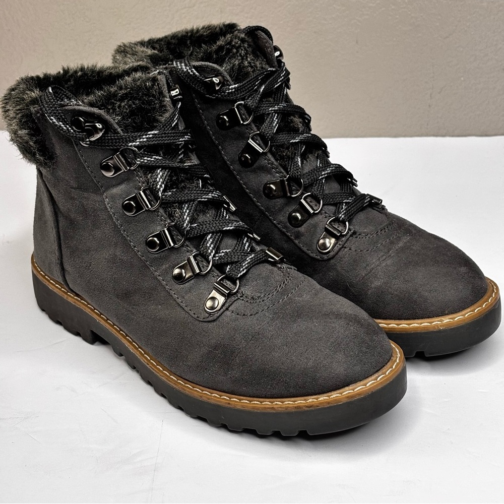 Cozy Gray Faux Fur-Lined Winter LaceUp Boots Size 7 EUC